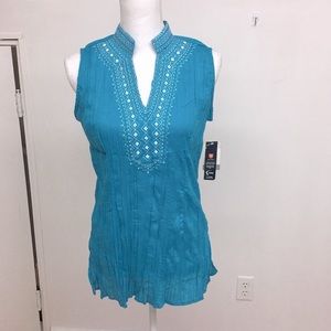 NWT. Unique Turquoise Crinkle Blouse size M